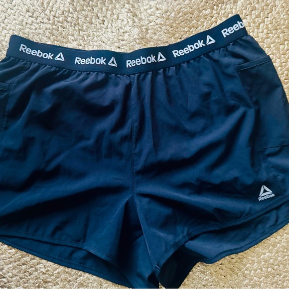 Cream Half-Zip Top and Reebok Black Shorts Bundle (3 pieces) - Picture 7 of 9